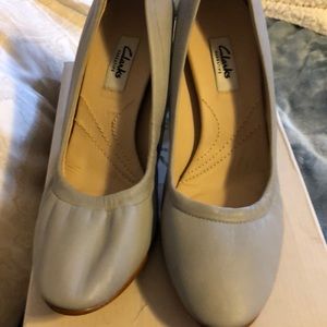 Nib Clarks grace eva pumps, gray/ blue. Size 8